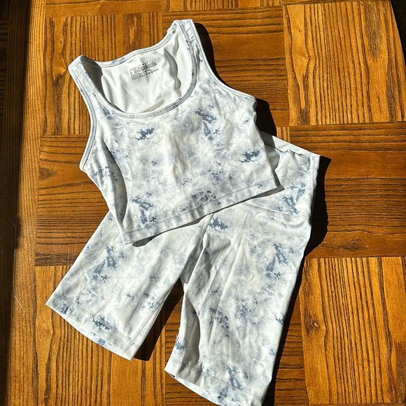 YOGALUCIOUS LUX - Picture 1 of 5